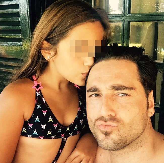Daniella Bustamante Echevarría se reúne con su padre tras las vacaciones con su madre