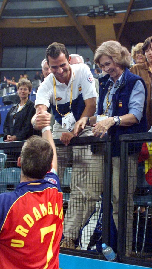 en-los-juegos-olimpicos-saludando-a-dona-sofia-y-el-principe