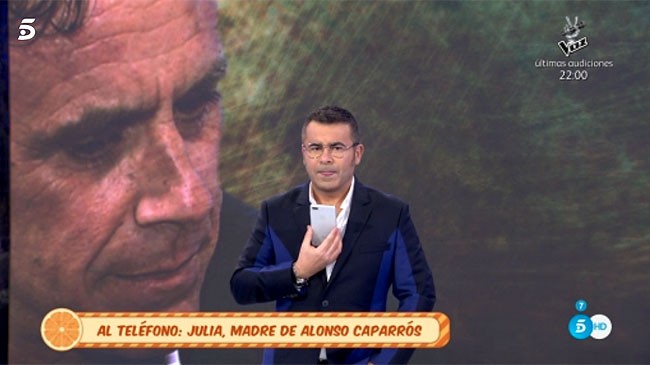 julia-la-madre-de-alonso-caparros-al-telefono