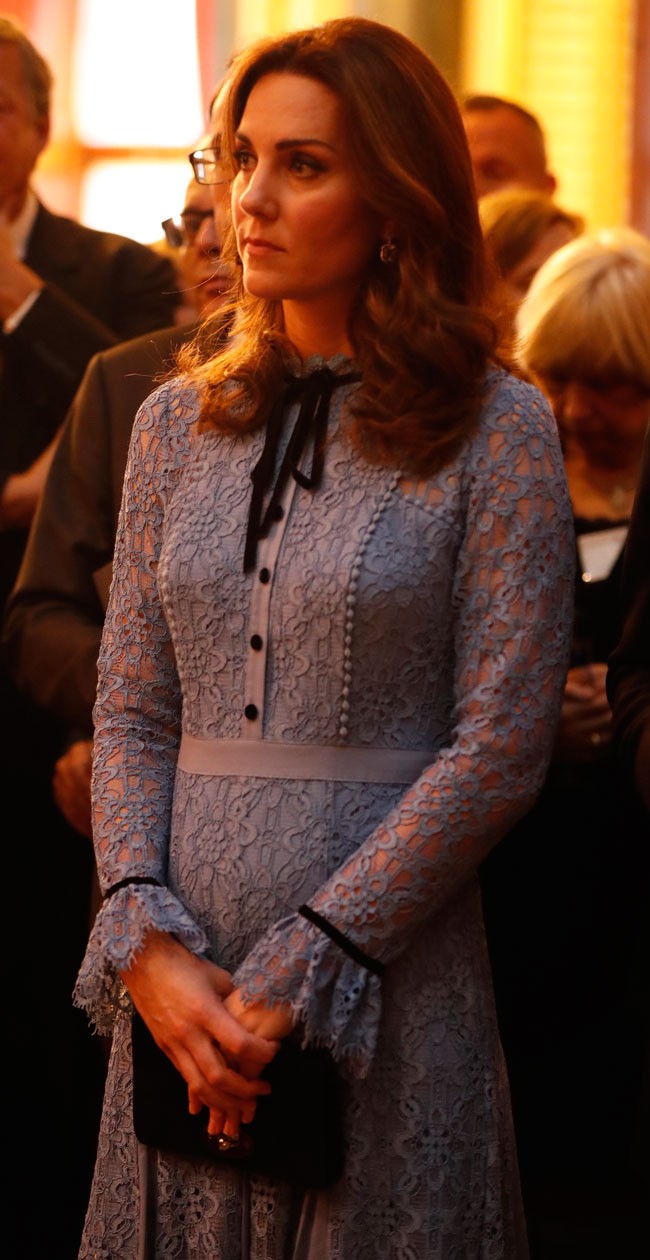 Kate Middleton reaparece con barriguita, pero aún sin recuperar