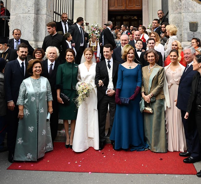La Reina Sofía, sola de boda en Serbia