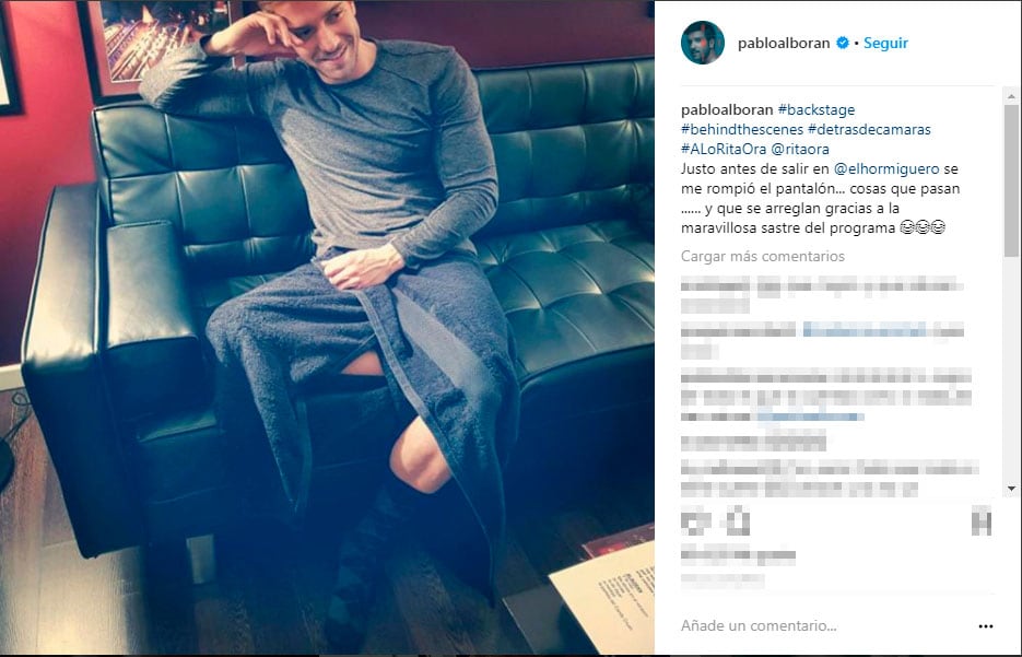 pablo-alboran-sufrio-un-percance-en-su-pantalon