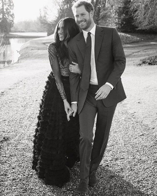 El príncipe Harry y Meghan Markle comparten sus espectaculares fotos oficiales como pareja