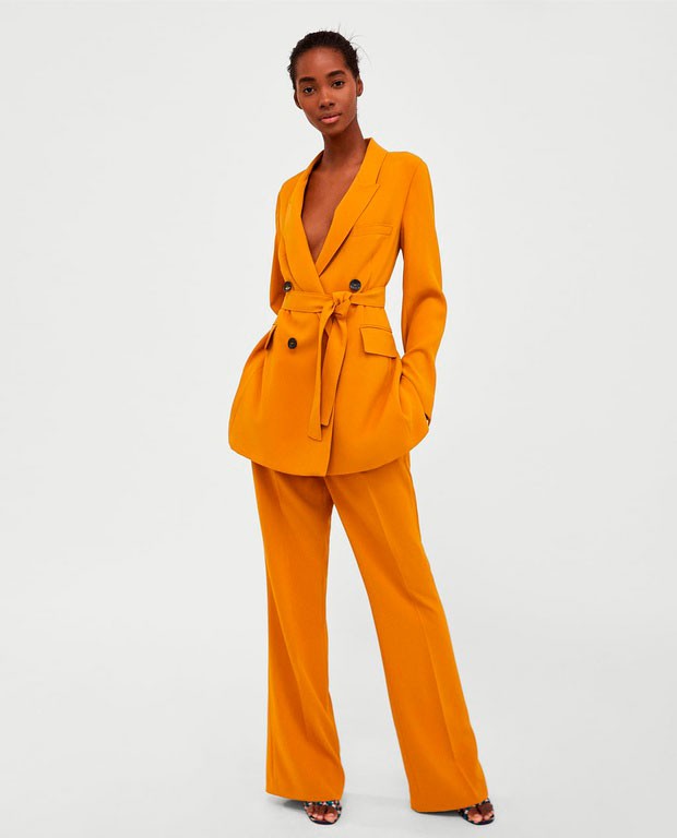el-traje-de-novia-de-emily-puede-adquirirse-en-cualquier-tienda-de-zara