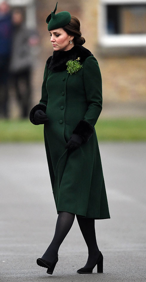 kate-middleton-aposto-por-un-total-look-en-verde