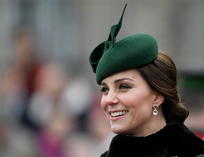 kate-lucio-un-tocado-de-estilo-casquete