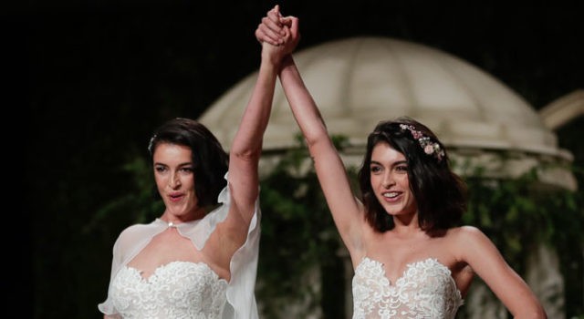 Blanca Romero y su hija Lucía Rivera desfilan juntas por primera vez vestidas de novia