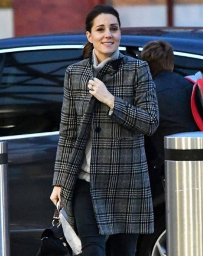 el-abrigo-de-cuadros-de-kate-middleton