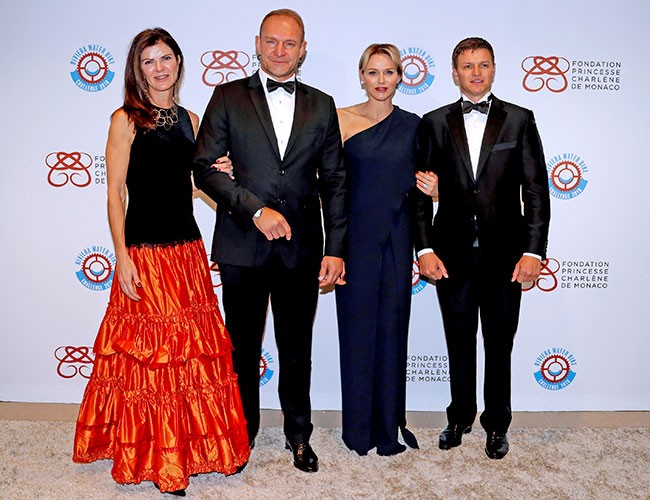 la-esposa-de-alberto-de-monaco-presidio-un-acto-solidario
