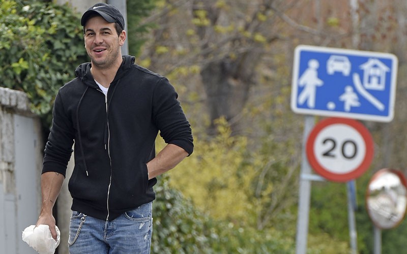 Mario Casas durante una de sus salidas sin Blanca Suárez. (Gtres)