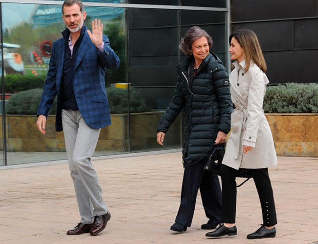 el-rey-felipe-ha-ido-a-visitar-a-su-padre-al-hospital-donde-le-han-operado