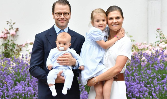 Victoria de Suecia y su familia en una imagen de archivo. (Gtres)