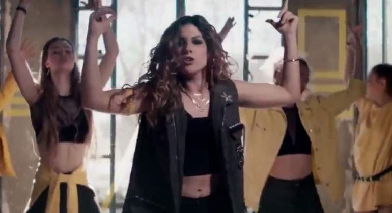 Imagen del videoclip de Miriam, 'Hay algo en mí'