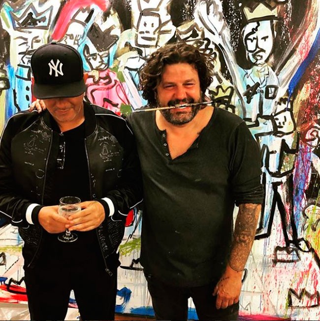 Alejandro Sanz sigue los pasos de Goya y retrata a la Familia Real (con ironía incluida)
