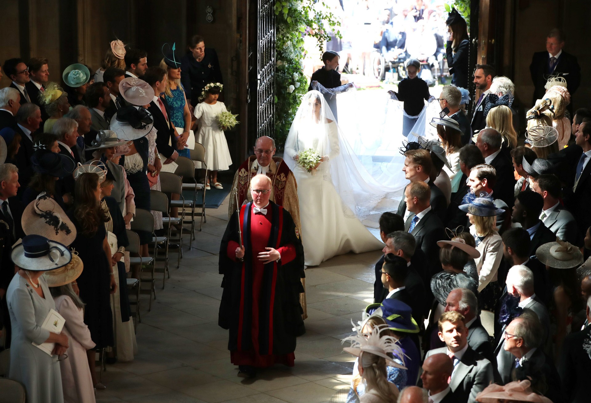 en-el-momento-de-la-entrada-a-la-iglesia