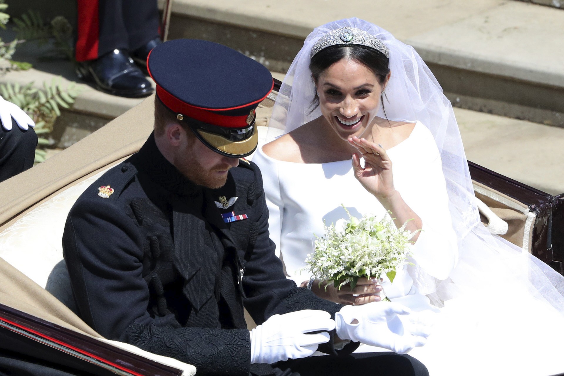 es-un-ramo-disenado-por-a-medida-disenado-por-la-floristeria-philippa-craddock-y-que-el-principe-harry-anadio-ayer-algunas-flores-de-su-jardin