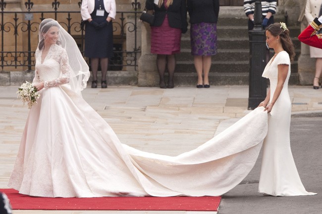 Kate Middleton con el vestido clásico de la ceremonia. (Gtres)
