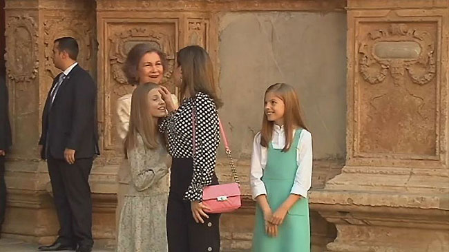 le-borra-el-beso-que-le-habia-dado-su-abuela