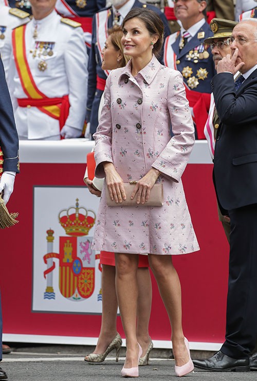 El total look pink de la Reina Letizia en el Día de las Fuerzas Armadas