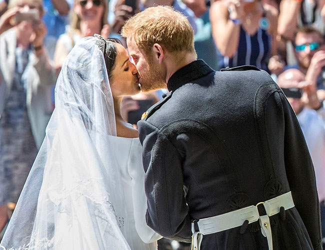 el-dulce-beso-de-harry-y-meghan