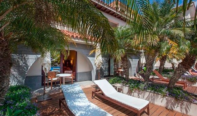 tumbonas-en-la-terraza-privada