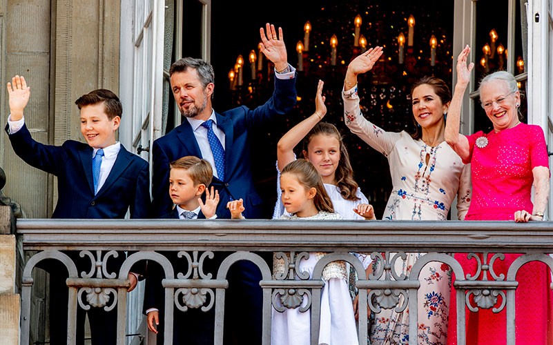 la-familia-real-danesa-desde-el-balcon