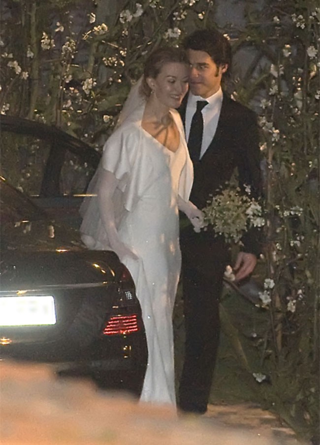 vestido-de-tirantes-y-abrigo-de-seda