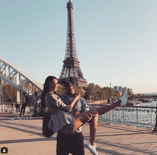 dani-alves-debe-mucho-dinero-pero-no-duda-en-hacer-viajes-como-el-que-hizo-recientemente-a-paris-junto-a-su-mujer-joana-sanz