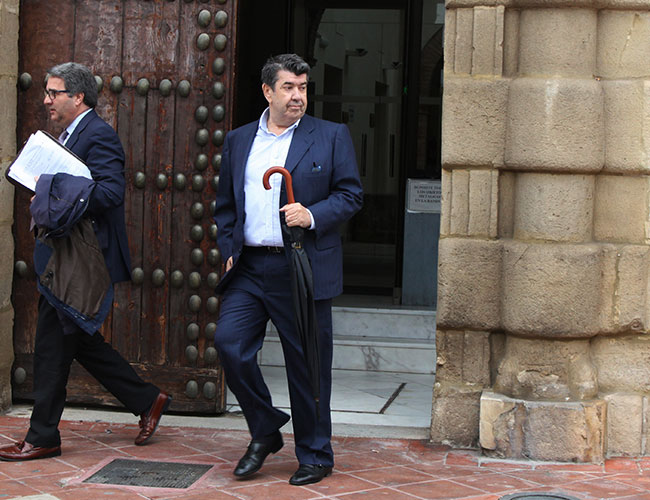 jose-maria-gil-silgado-esta-preparando-un-libro-sobre-la-ex-miss-espana