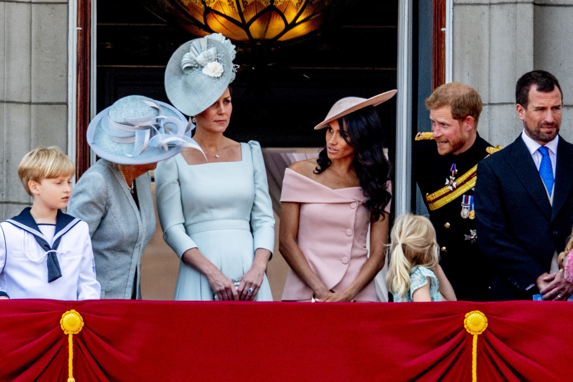 sorprendera-la-pareja-eligiendo-a-meghan-como-madrina