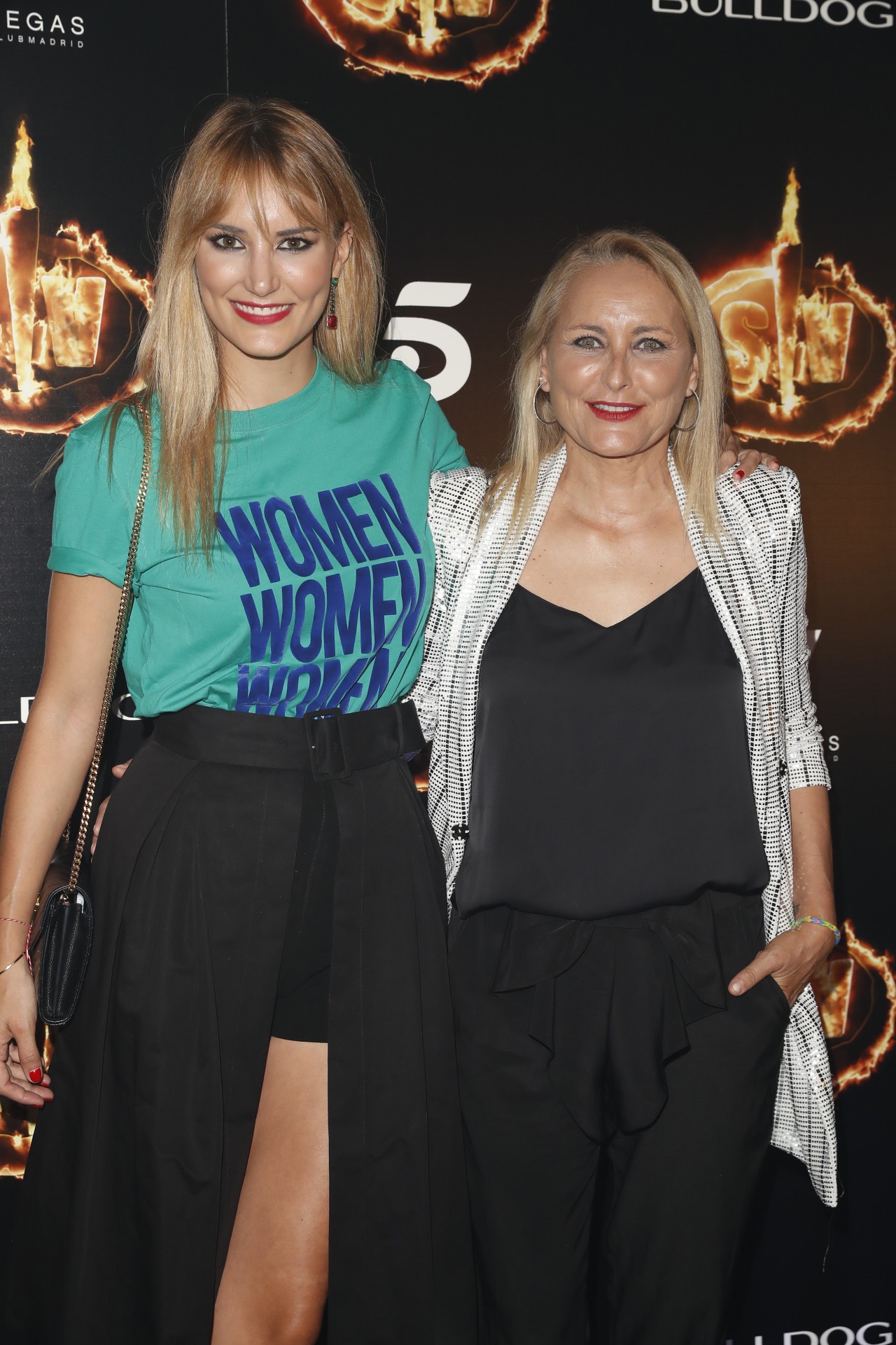 como-no-su-madre-lucia-pariente-no-podia-faltar-a-la-fiesta-de-sv