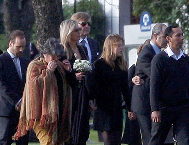 Duras imágenes de dolor en el funeral de la hermana de Máxima de Holanda