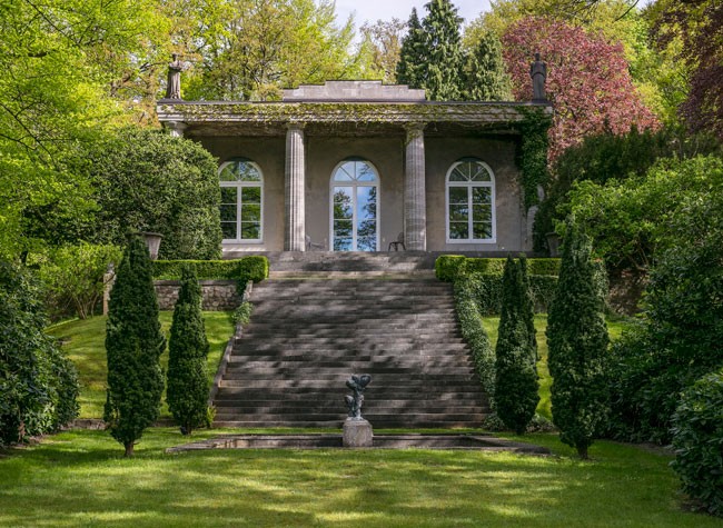 Entramos en 'Villa Jako', la impresionante mansión de Karl Lagerfeld que se vende por 10 millones