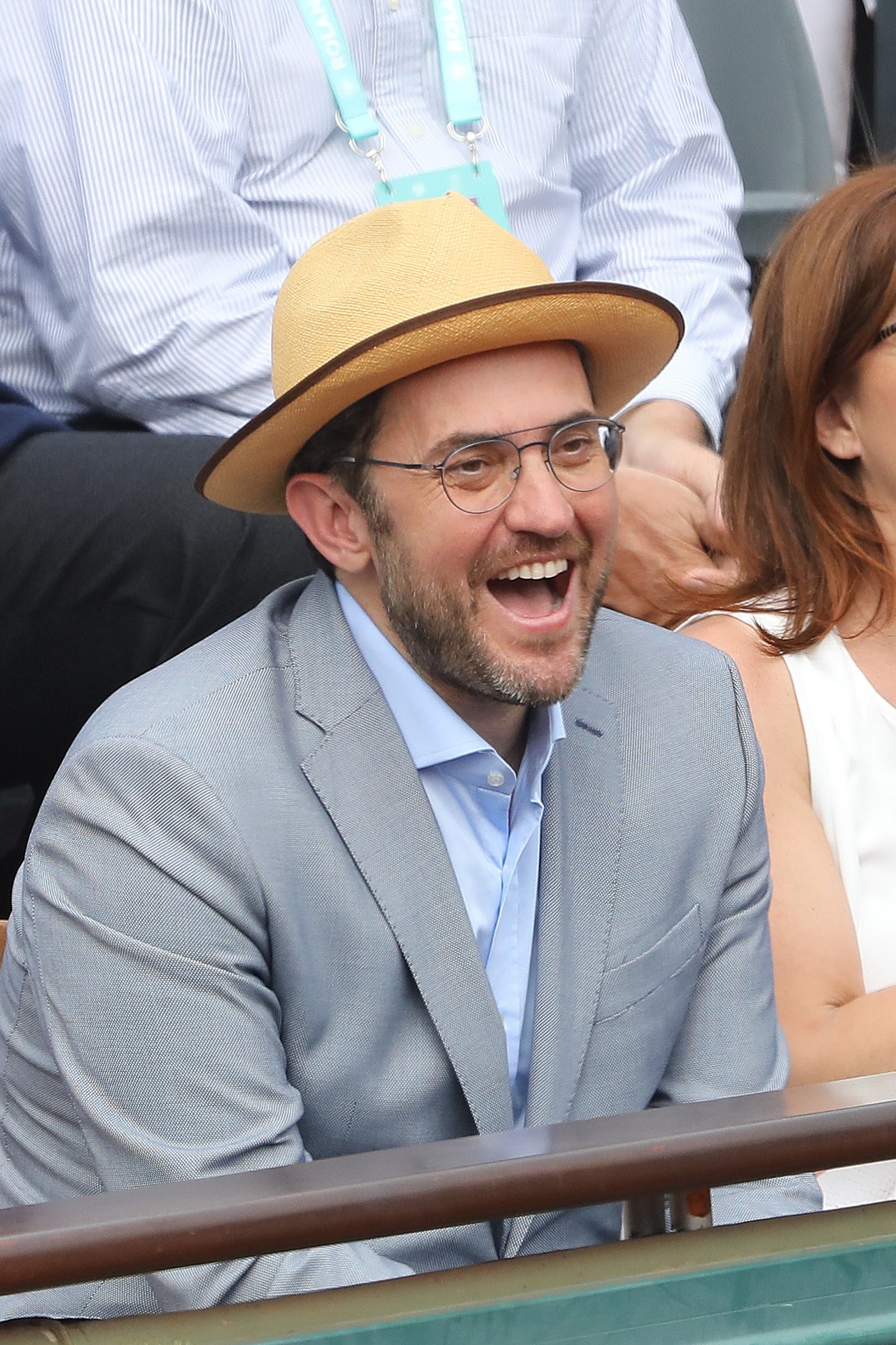 maxim-se-lo-paso-en-grande-con-su-debut-en-una-pista-de-tenis