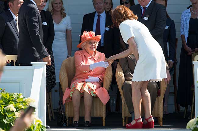 susan-se-salto-la-normal-y-saludo-directamente-a-la-reina