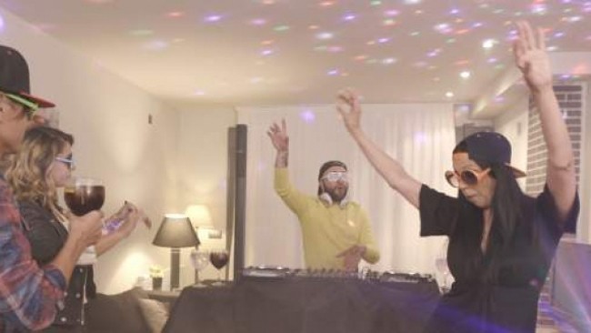 puso-ritmo-a-la-improvisada-pista-de-baile-que-se-convirtio-su-casa