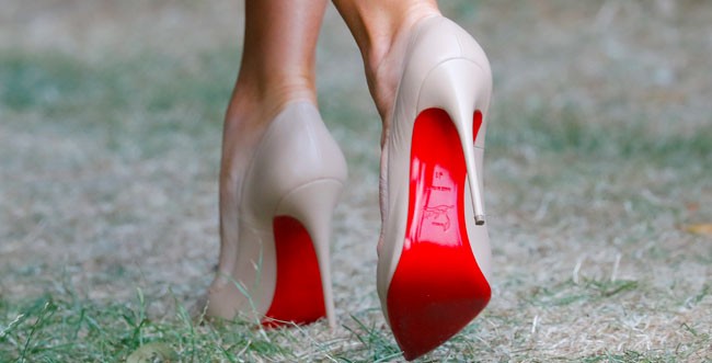 Melania Trump con zapatos Louboutin en Londres