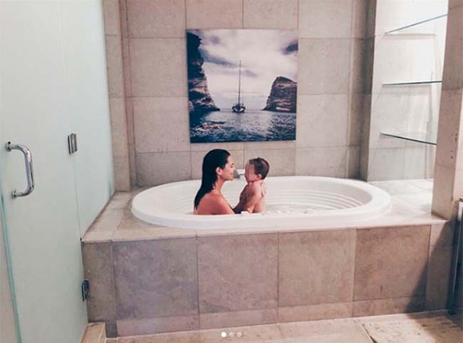 el-agua-se-ha-convertido-en-protagonista-de-las-citas-entre-madre-e-hijo