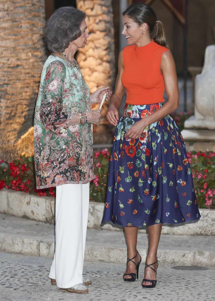 La Reina Letizia y Doña Sofía en La Almudaina. (Gtres)