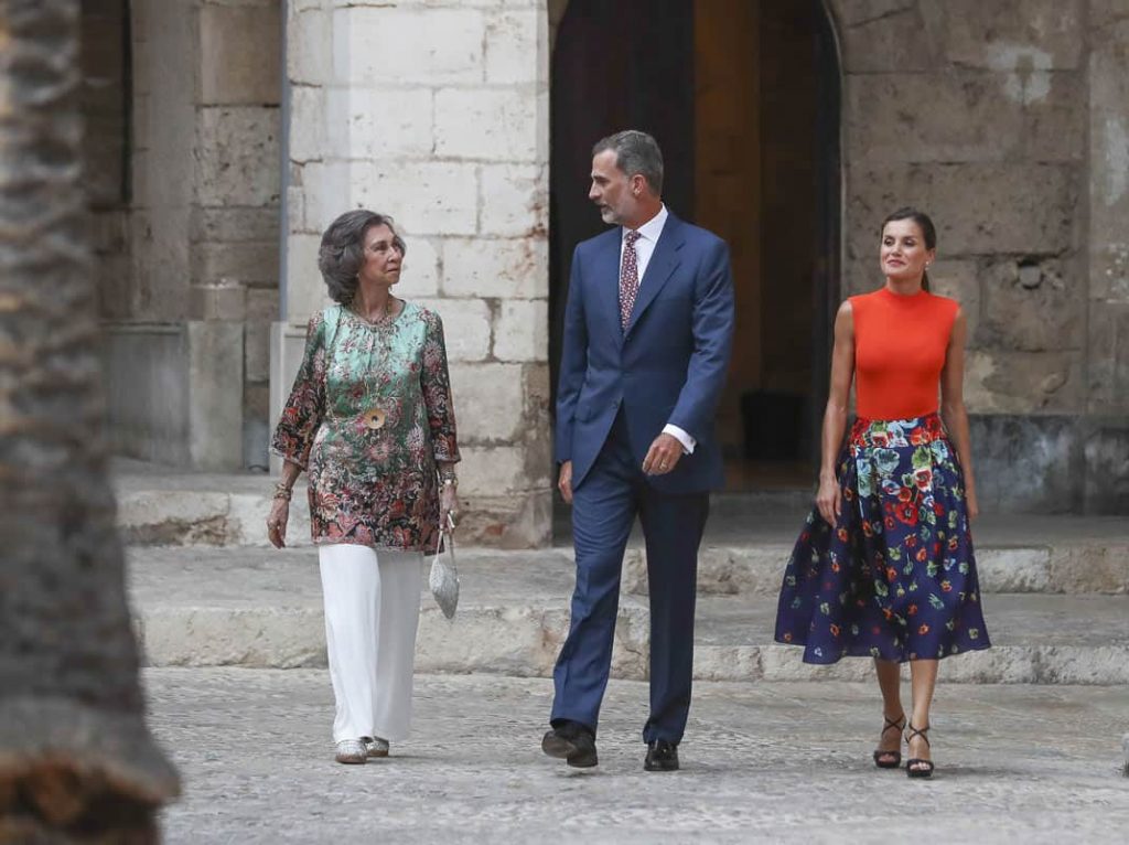 Los Reyes Felipe y Letizia, junto a Doña Sofía. (Gtres)