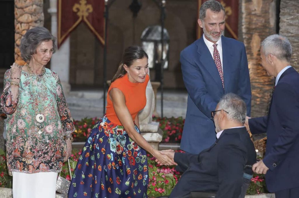 Los Reyes y Doña Sofía en la recepción en La Almudaina (Gtres)