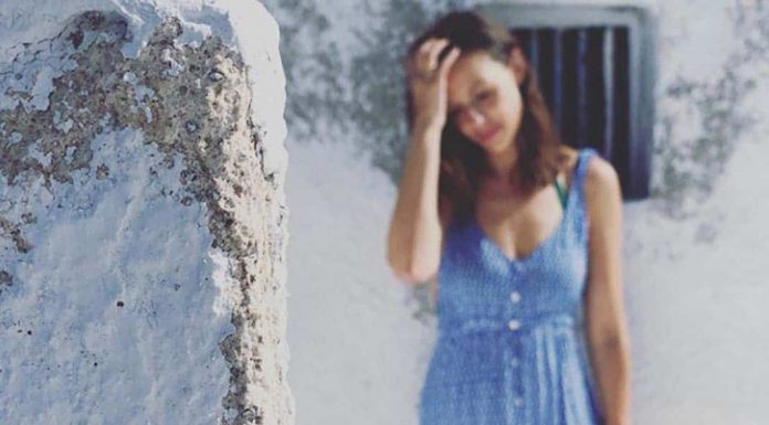 Todas quieren el vestido de 20 euros que Eva González ha lucido en Santorini