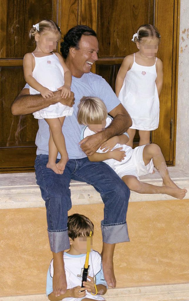 Julio Iglesias y sus hijos en una imagen de archivo (Gtres)