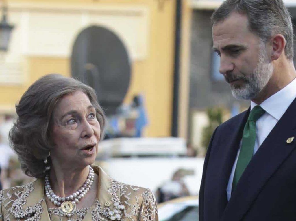 La Reina Sofía y su hijo, el Rey Felipe