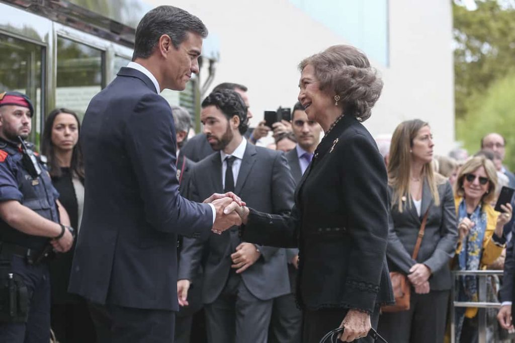 El presidente de Gobierno, Pedro Sánchez con la Reina Sofía (Gtres)