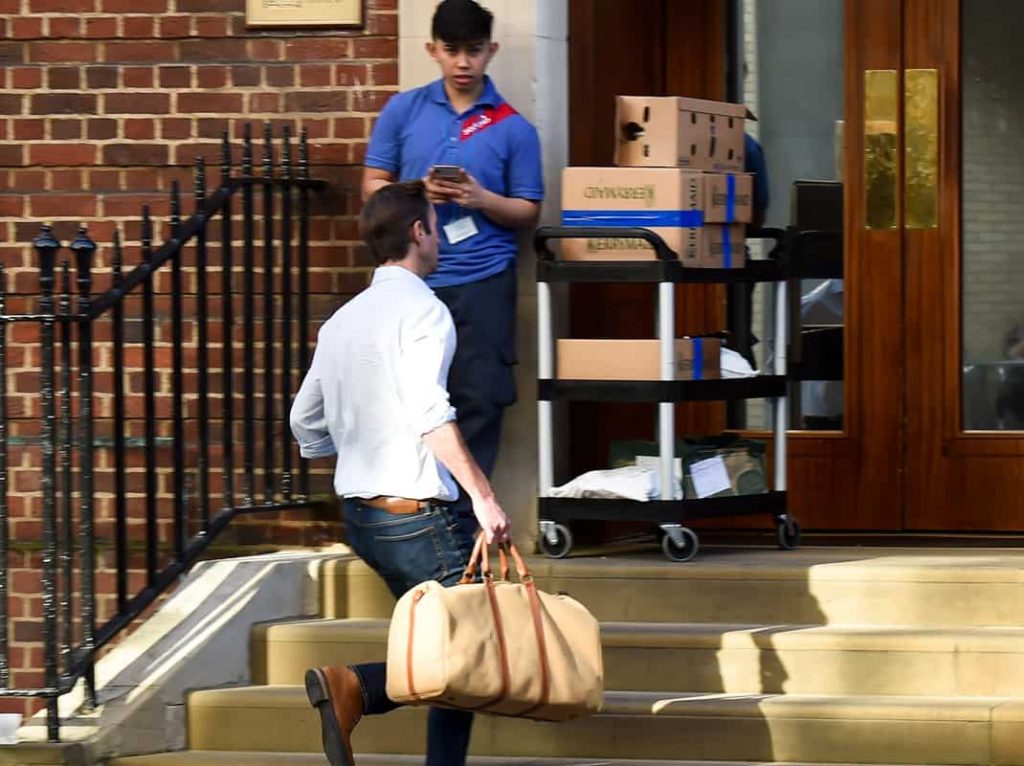 James Matthews accediendo al hospital de Pippa Middleton