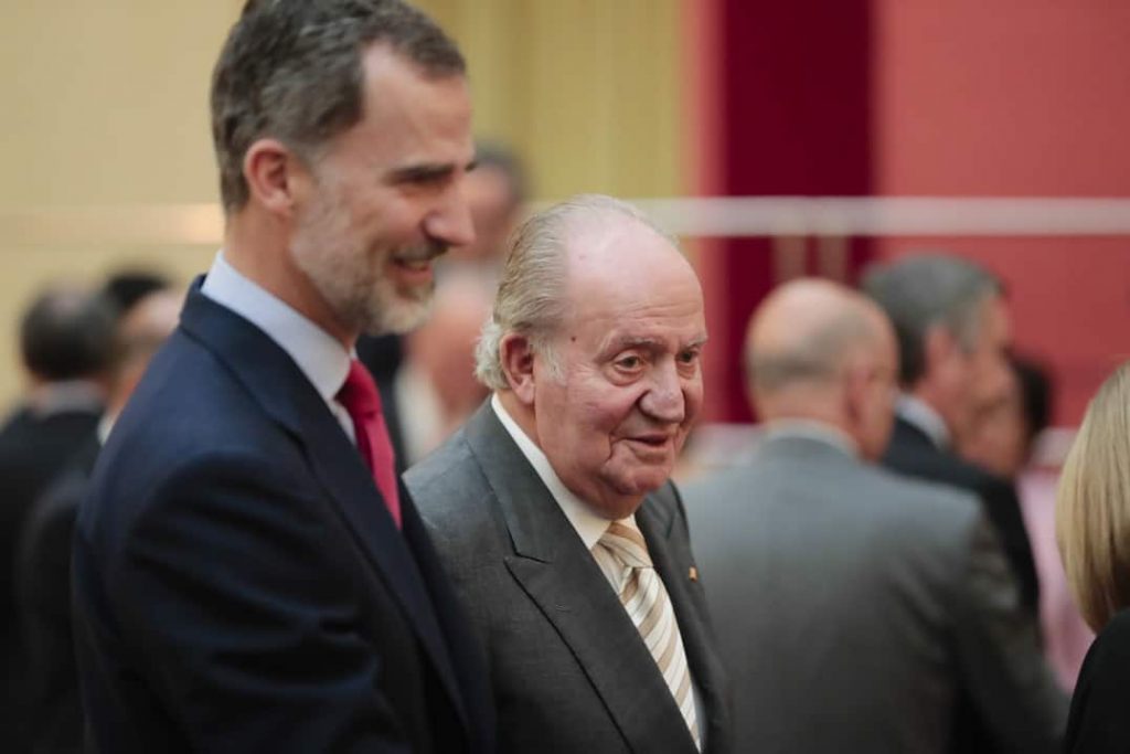 El Rey Juan Carlos con su hijo el Rey Felipe