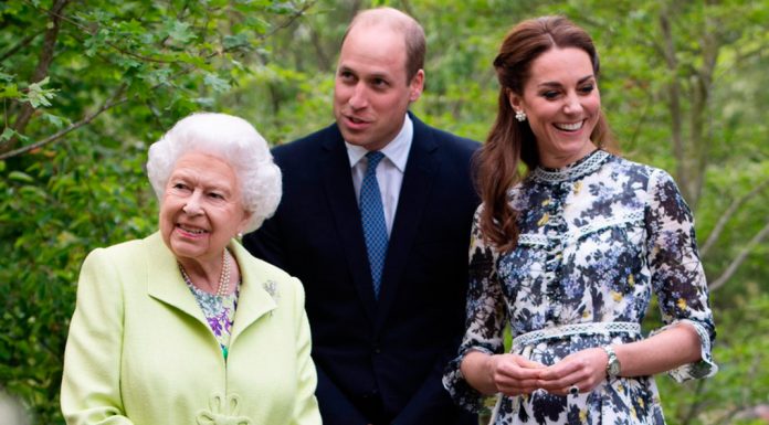 Kate Middleton enseña con orgullo su jardín a la reina Isabel