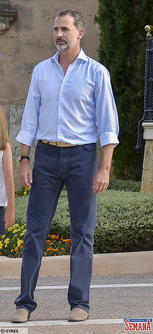 Spanish King Felipe VI and Queen Letizia with Princess Leonor and Infant Sofia de Borbon during a summer photo session at their residence Marivent Palace, Mallorca, on Monday 3rd August, 2015.