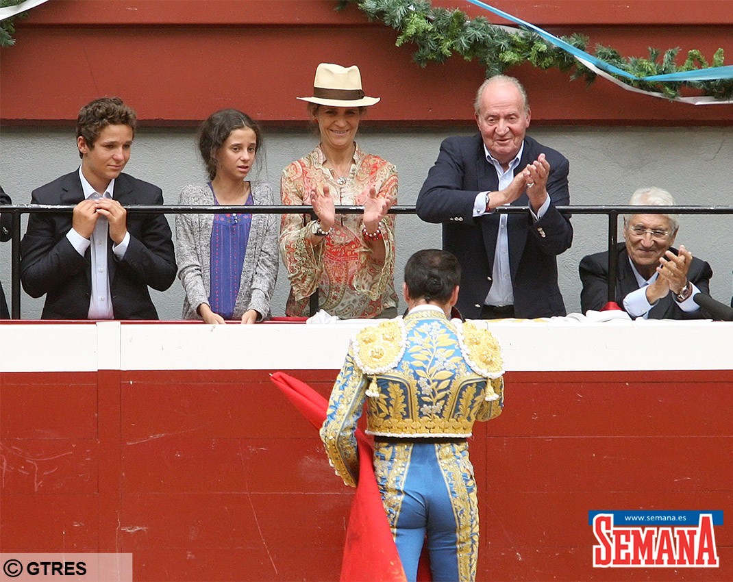 El rey Juan Carlos con su hija la infanta Elena de Borbón y sus nietos Felipe Juan Froilán y Victoria Federica de Marichalar